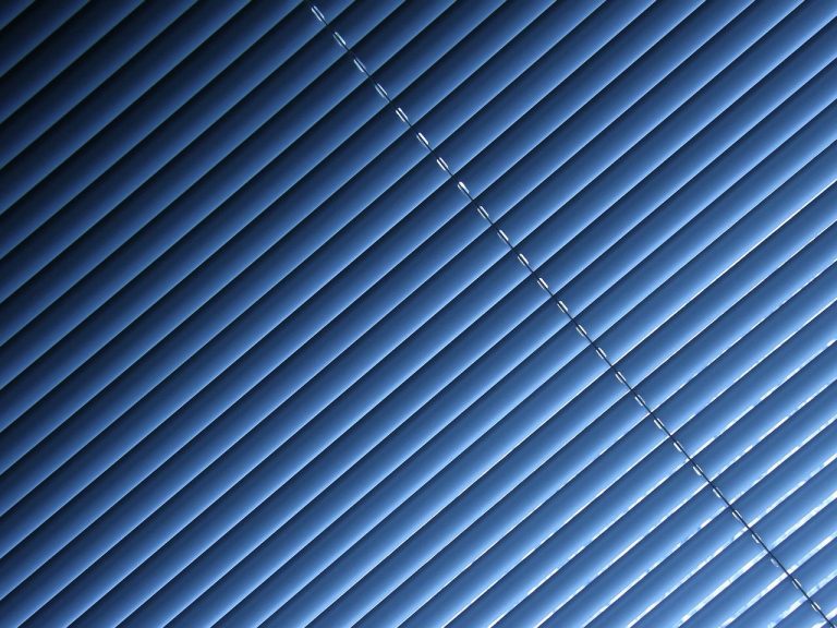 Home Illustratie van het belang van zonwering voor temperatuurregeling en energiebesparing in huizen