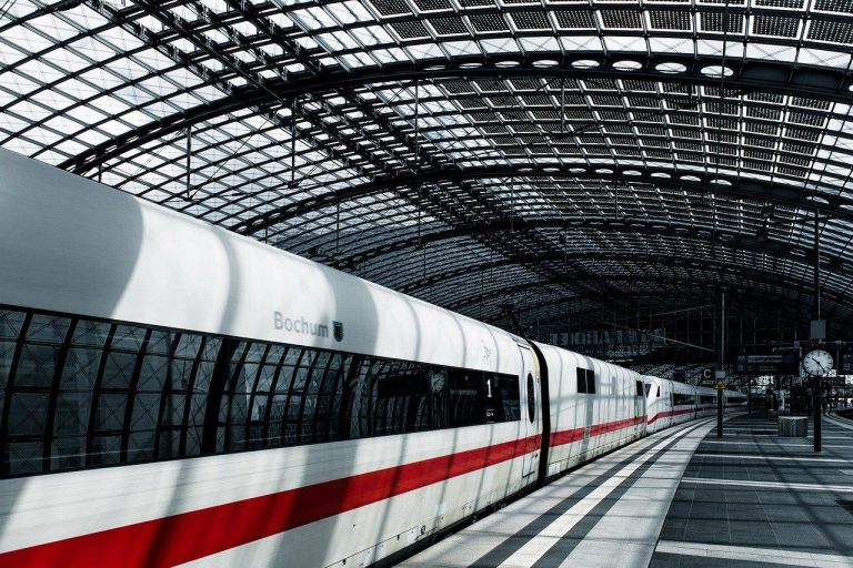 Home Transport Duitsland demonstreert lessen uit de logistiek met geavanceerde routeplanningssoftware en duurzame vrachtwagens