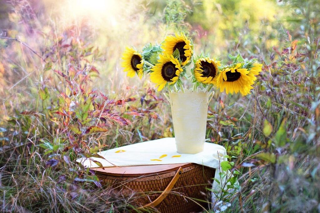 Voorbeeld van bloemen met cadeau bestellen: rustig boeket met kaartje in warme kleuren voor beterschap